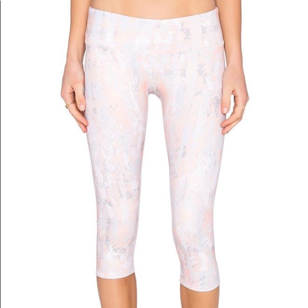 Womens Alo Cropped Leggings  
